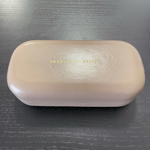 Charlie & Keith Sunglasses - Picture 3 of 5